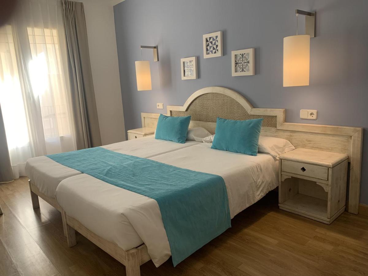 Hostal Hpc Porto Colom Exterior foto