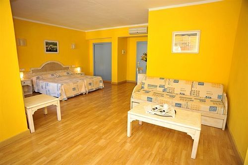 Hostal Hpc Porto Colom Exterior foto