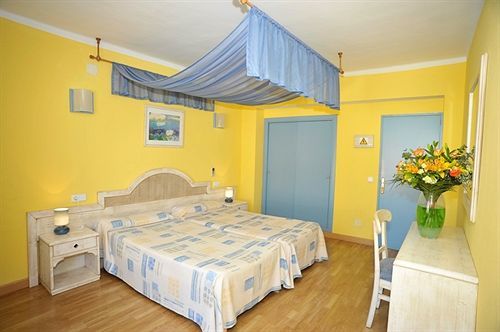 Hostal Hpc Porto Colom Exterior foto
