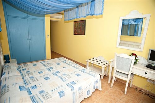 Hostal Hpc Porto Colom Exterior foto